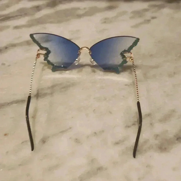 Butterfly sunglasses with stones new - Picture 4 of 5